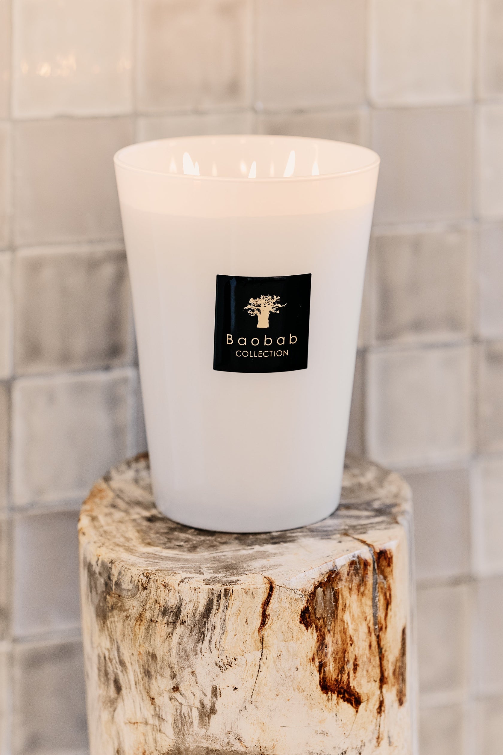 Max 24 Les Prestigieuses Pierre de Lune Candle (6684391407731)