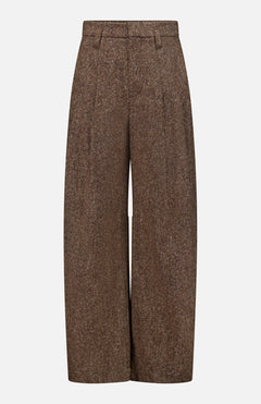 The Donegal Wool Barrel Pleated Pant by BRUNELLO CUCINELLI features a wide-leg silhouette in brown tweed wool, designed with pleats, belt loops, and a high waist in a barrel fit. Displayed on a white background and inspired by the brand’s refined craftsmanship.