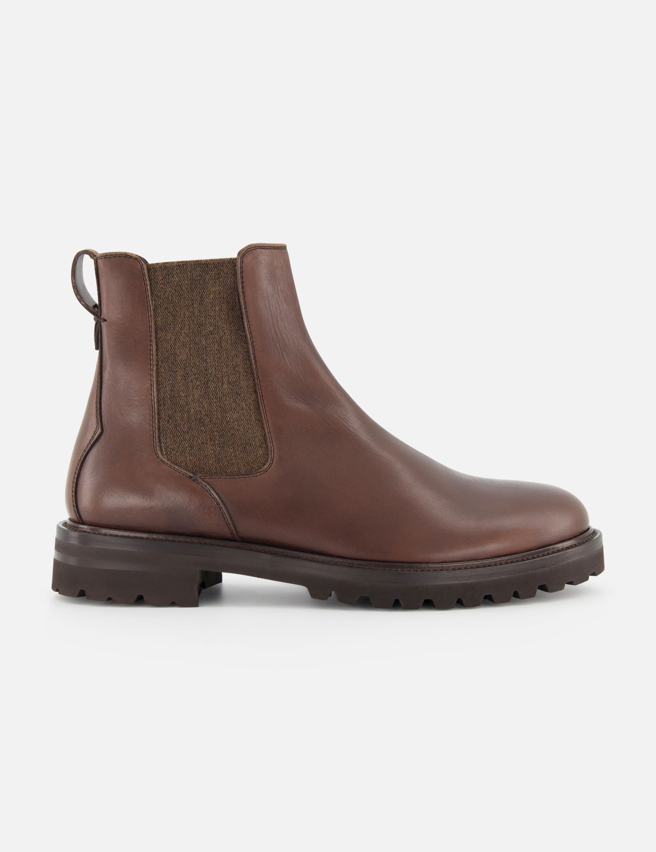 The DI BIANCO Courmeyeur 100K Chelsea Boot is a brown men's casual boot featuring dark elastic side panels, a back pull tab, and a chunky black rubber sole, designed for timeless style and expertly displayed on a white background.