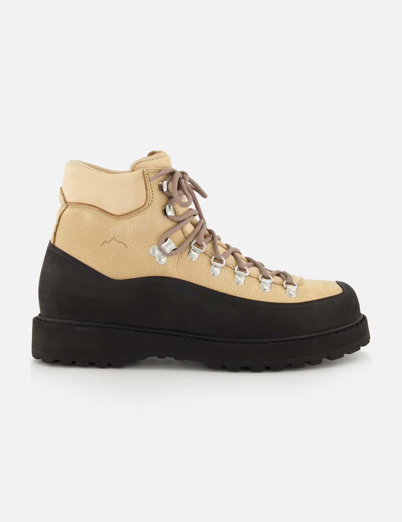 Diemme Roccia Vet Gomma boot in beige, featuring a black rubberized mudguard, metal D-ring eyelets, and a rugged lugged sole.
