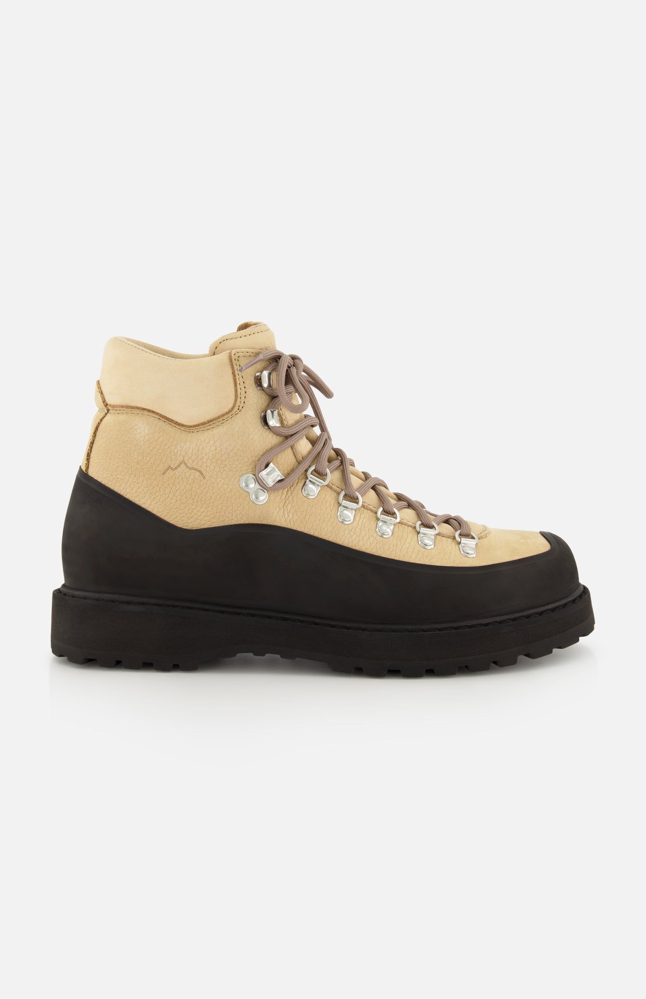 Diemme Roccia Vet Gomma boot in beige, featuring a black rubberized mudguard, metal D-ring eyelets, and a rugged lugged sole.