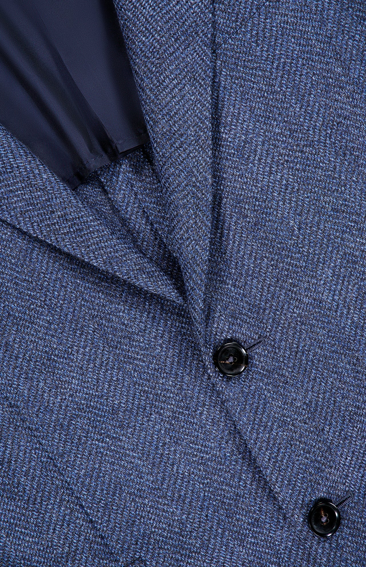Close-up of the ZEGNA Pure Cashmere Sportcoat in dark blue herringbone with a textured finish, featuring two dark buttons and a glimpse of the navy inner lining.