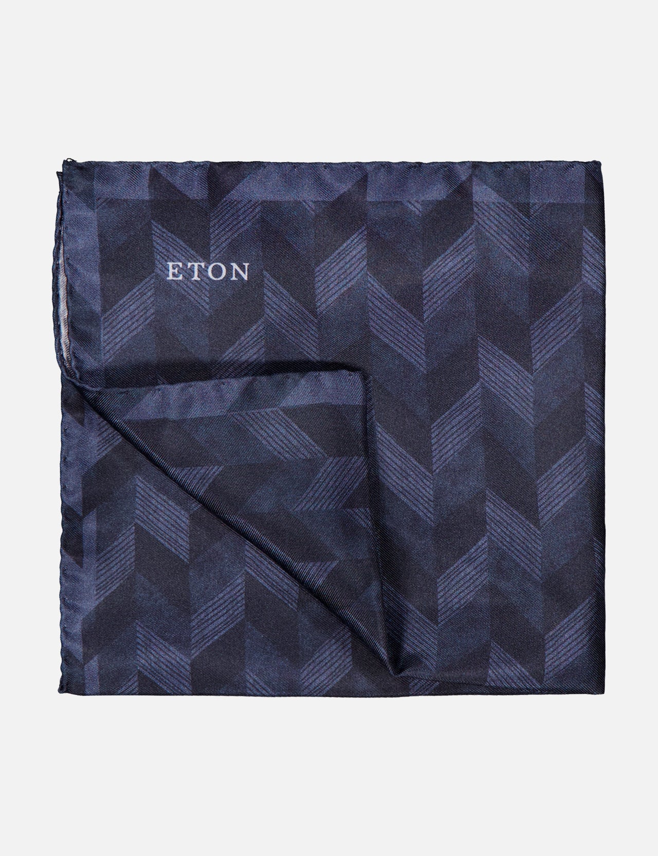 A sophisticated men's accessory, the ETON Chevron Silk Twill Pocket Square in navy blue showcases a refined chevron pattern and is elegantly displayed against a plain light background.