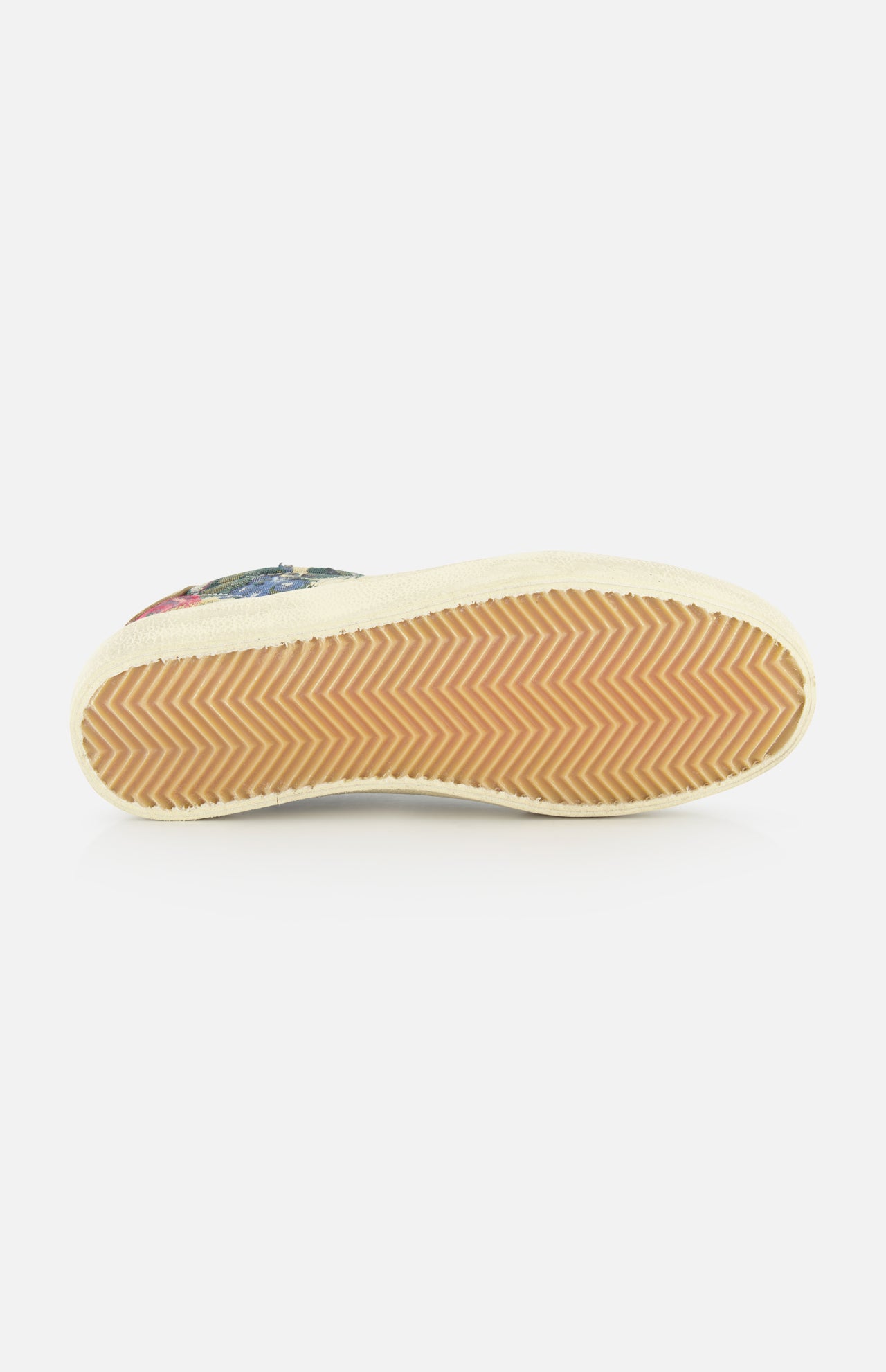 The image displays the sole of the Soul-Star Canvas Sneaker by GOLDEN GOOSE, featuring a beige canvas upper, tan rubber bottom with a herringbone tread, shown sole-up against a plain white background.