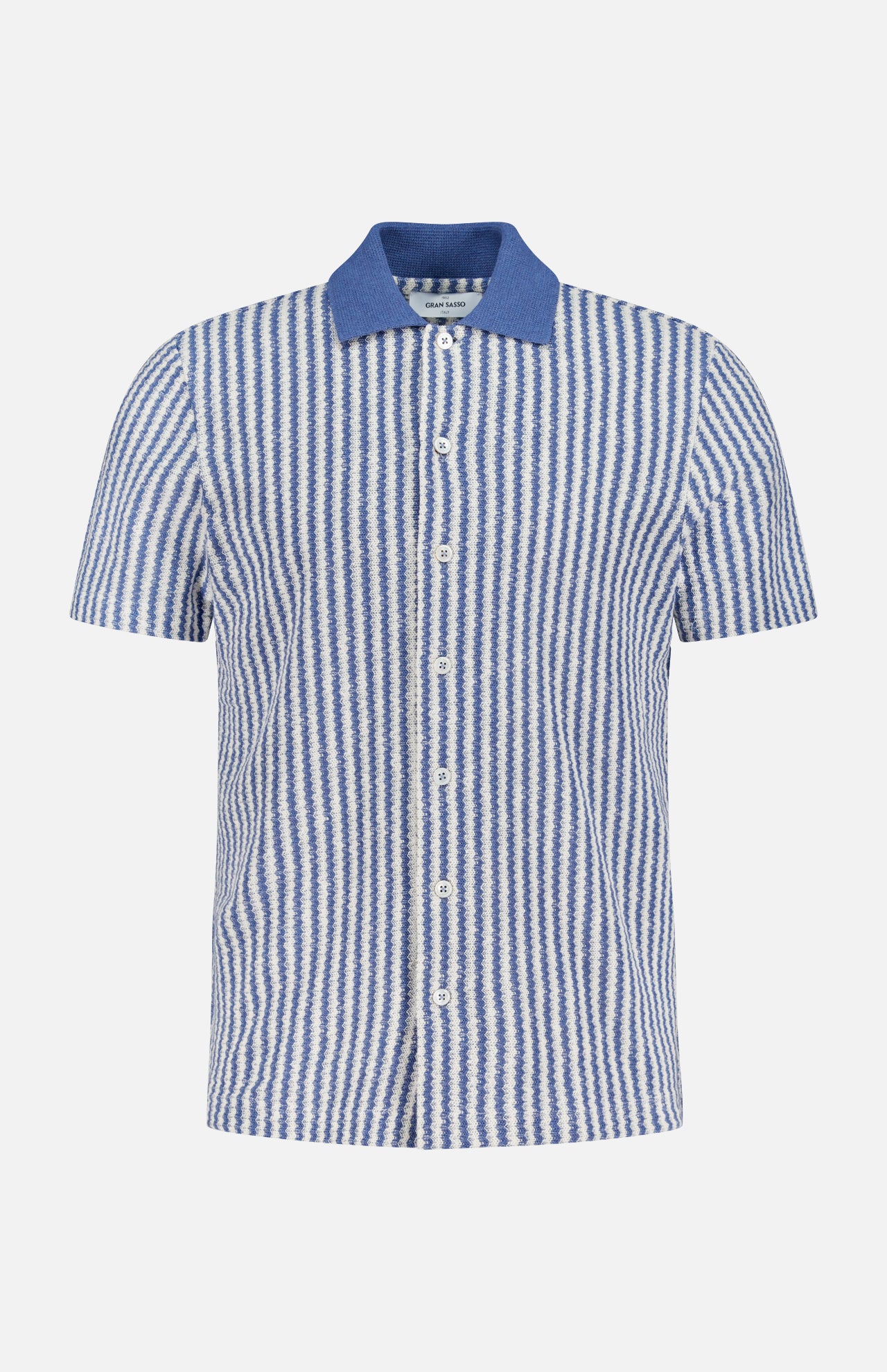 The GRAN SASSO Stripes Short Sleeve Button Up Shirt features a blue collar and vertical blue and white wavy stripes on the body and sleeves.