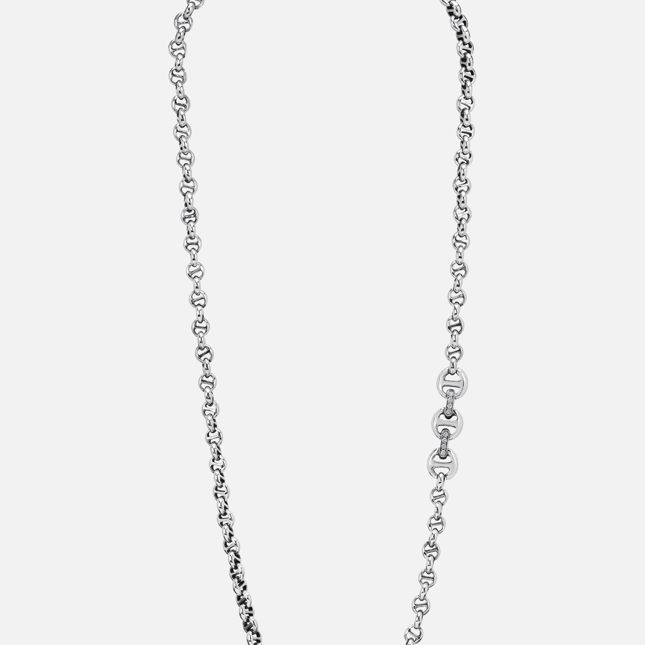 Introducing the HOORSENBUHS 5MM Open Link W/ Diamond Pendant Necklace: an elegant sterling silver piece featuring a mix of small and medium open links. Showcasing a signature tri-link motif and accented with a circular diamond pendant on one side, this necklace is displayed in an oval arrangement against a white background.