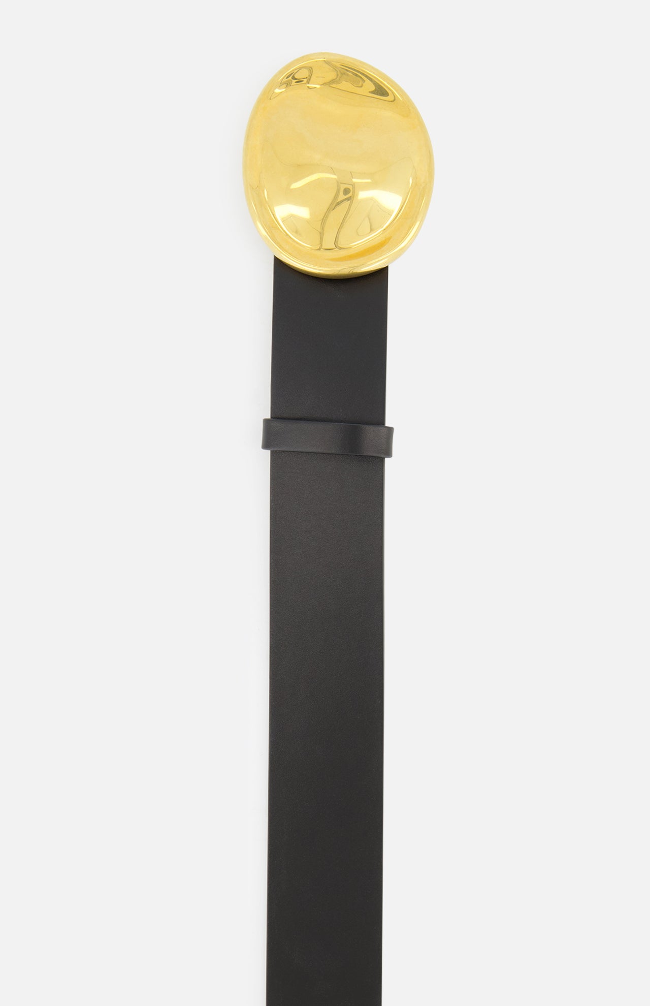 The KHAITE Keefe Dome Buckle Belt 35MM, crafted in black leather with a large round gold buckle, is displayed against a white background. Made in Italy.