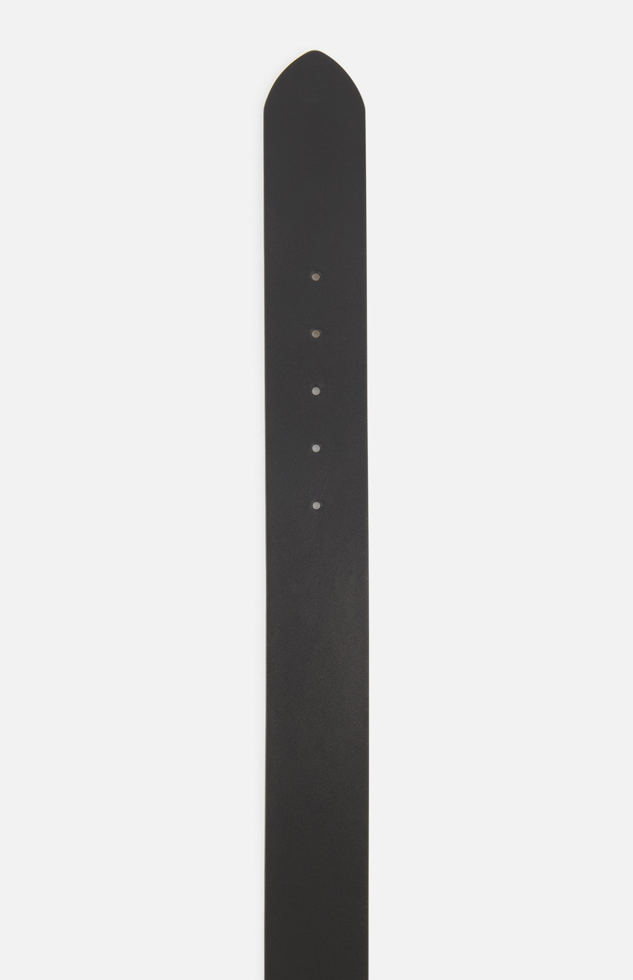 The Keefe Dome Buckle Belt 35MM by KHAITE is a black leather belt with a pointed end and five linear adjustment holes. Made in Italy.