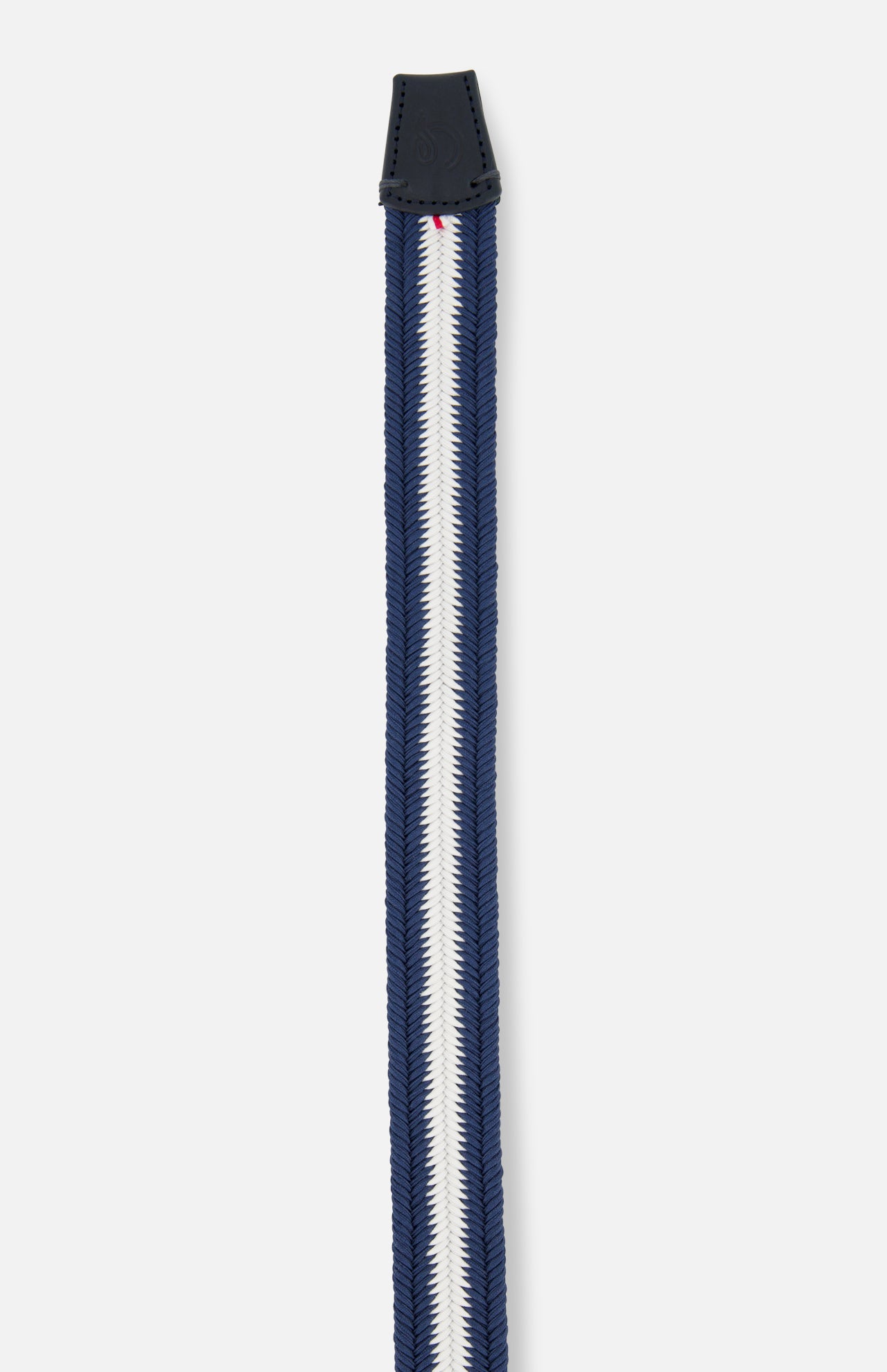 A close-up of the LA BOUCLE Bristol Chevron Club Belt shows its navy and white zigzag pattern with a central white stripe, dark leather tip, and stretch fit—making this stylish belt a comfortable, one-size-fits-all golf accessory.
