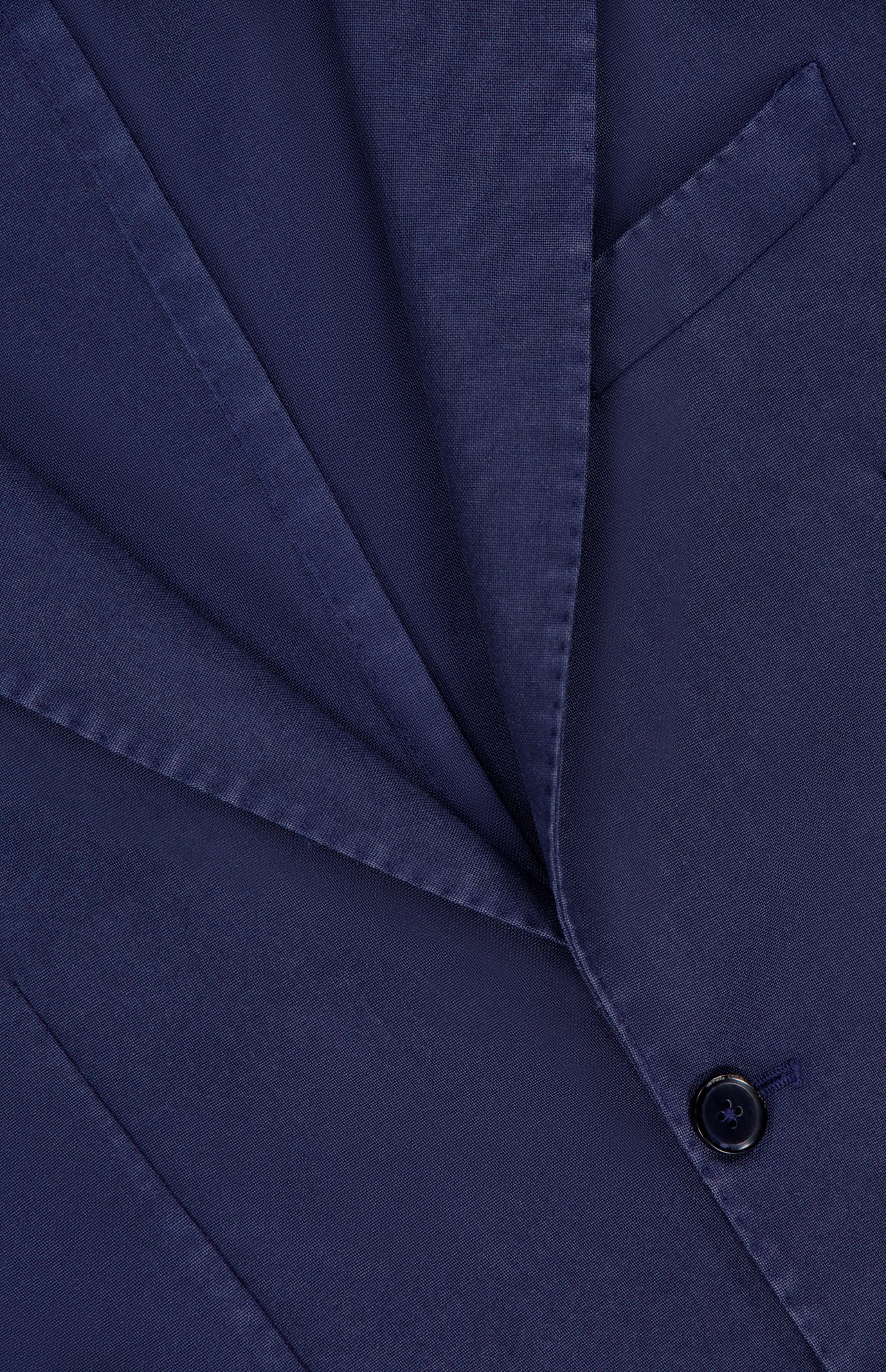 Close-up of the L.B.M. Wool Garment Dyed Sportcoat, crafted in Italy from fine virgin wool, showing the lapel, a button, and chest pocket.