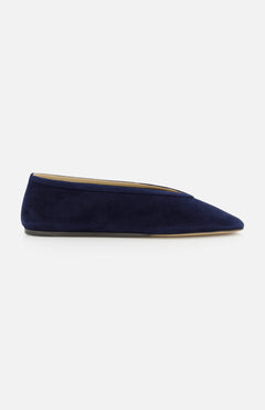 The Luna Suede Slipper Flat by LE MONDE BERYL is a dark blue pointed-toe slip-on, displayed in profile against a plain white background.