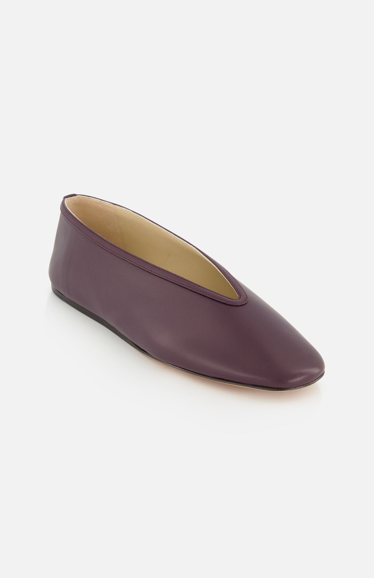 Handcrafted deep plum Luna Leather Slipper Flat by Le Monde Béryl featuring a V-shaped topline.