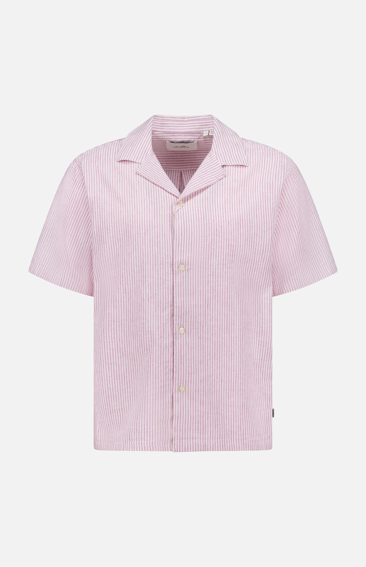The LES DEUX Lukas Stripe Cotton Linen Short Sleeve Shirt features a notched camp collar and thin vertical pink and white stripes on lightweight cotton linen, shown against a plain white background.
