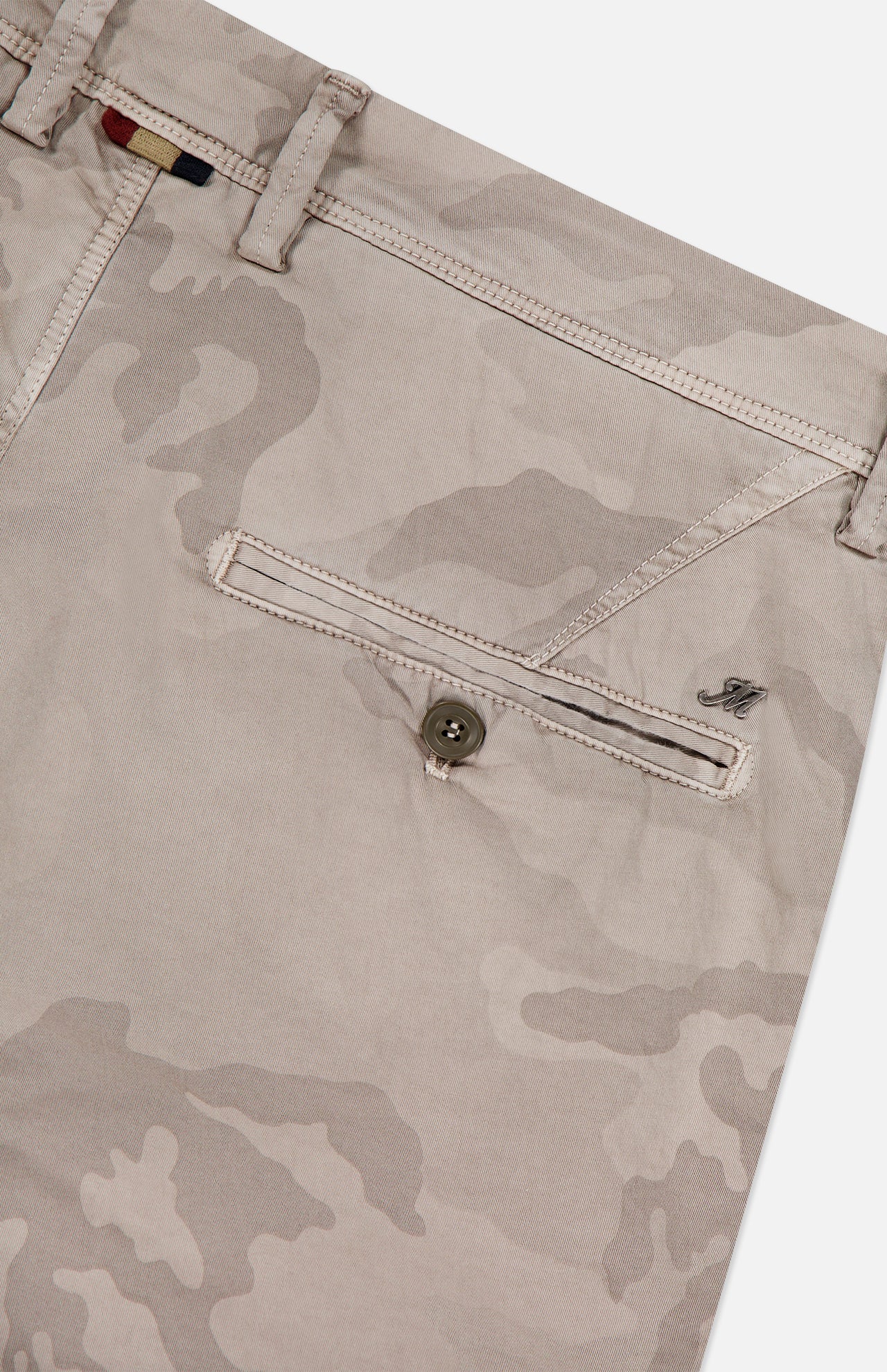 Close-up of MASON'S Camo Eisenhower Style NY Fit Trouser Pant in beige camouflage, featuring a back pocket with button closure, belt loops, and subtle stitching details.