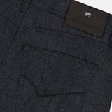 Close-up of the back pocket area of the PESCAROLO Nerano M Cashmere Pants in dark gray, featuring a black leather patch with small metallic detail and embossed branding on the waistband. Showcasing a classic 5-pocket design, these pants exude refined craftsmanship.