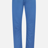 PT TORINO’s Cotton-Cashmere Stretch Tricotine Jeans in Azzurro are presented against a white backdrop, highlighting their classic 5-pocket design with a button and zipper waist closure. Crafted for comfort and enduring style, these straight-leg jeans blend cotton and cashmere for a refined look.