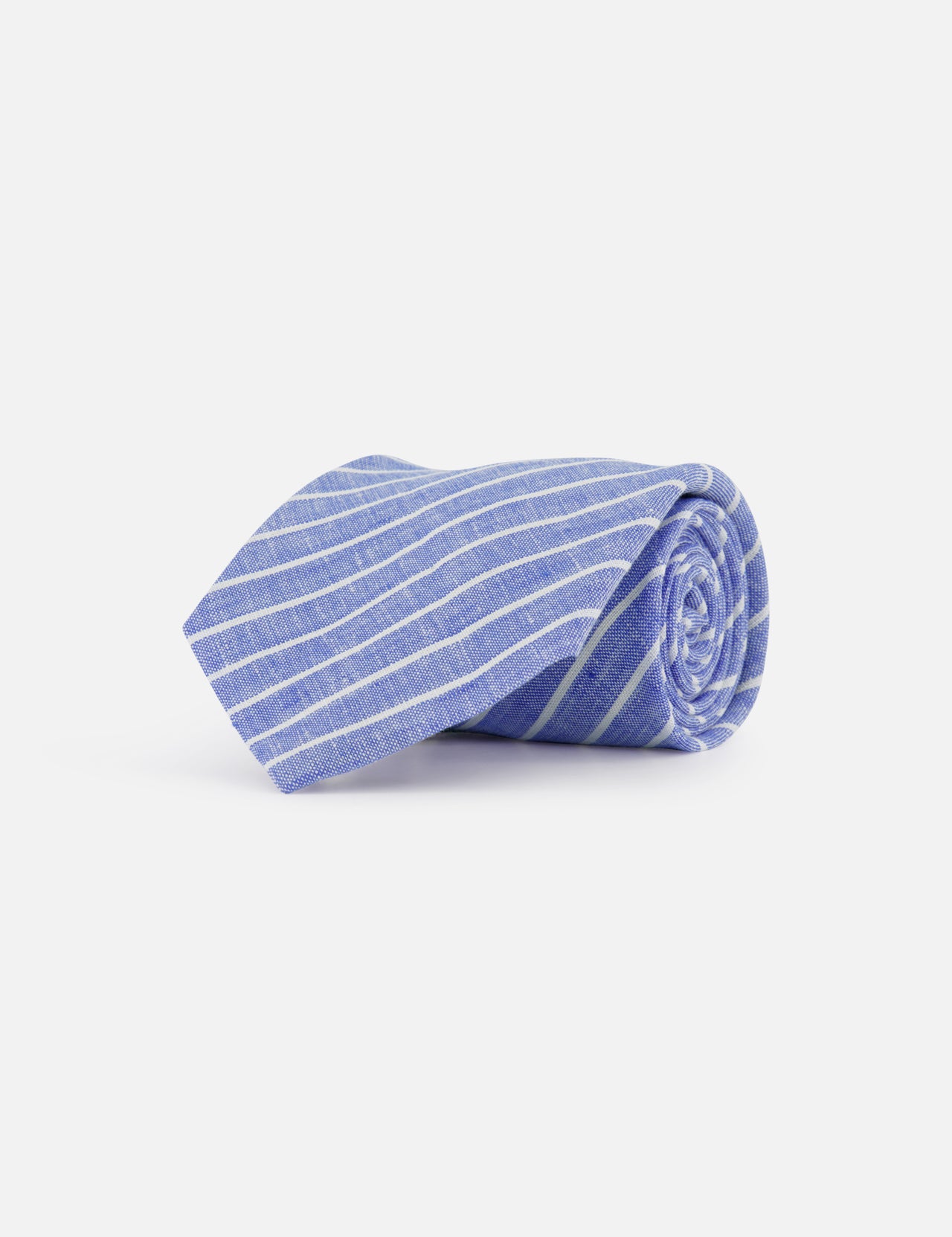 The RALPH LAUREN PURPLE LABEL Linen Pinstripe Standard Neck Tie features diagonal white stripes on light blue linen—a timeless formal accessory, showcased on a plain white background.