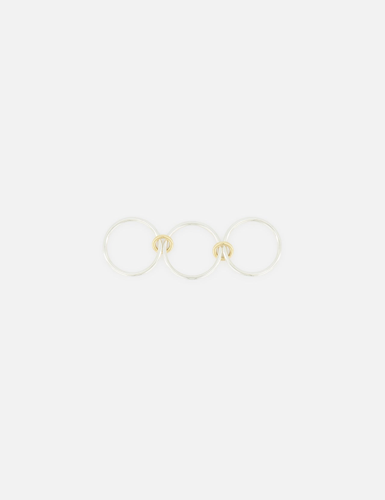 The SPINELLI KILCOLLIN Solarium SG 3 Band Ring features three sterling silver bands linked with gold connectors, showcasing minimalist modular design, set against a plain white background.