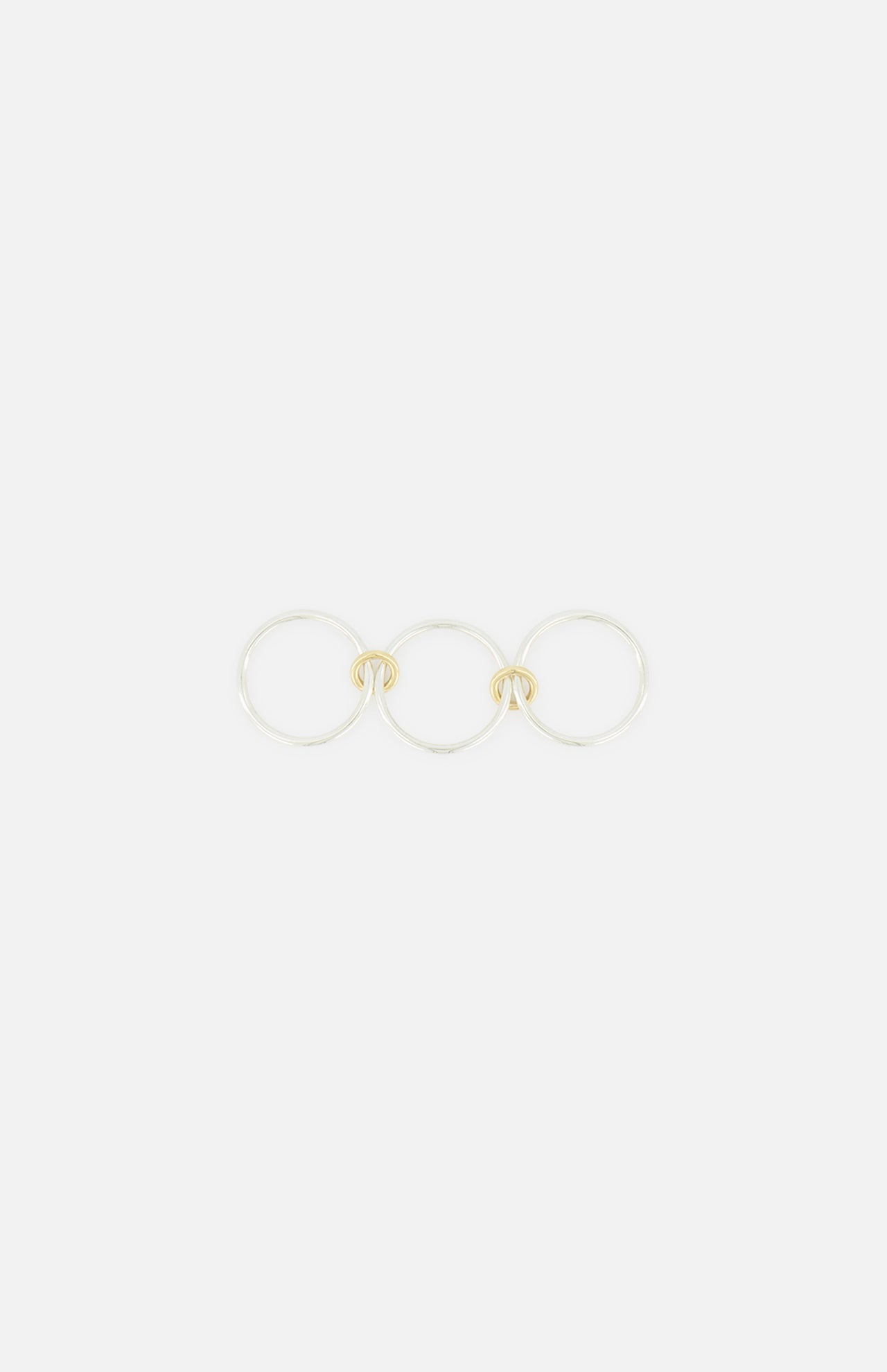 The SPINELLI KILCOLLIN Solarium SG 3 Band Ring features three sterling silver bands linked with gold connectors, showcasing minimalist modular design, set against a plain white background.
