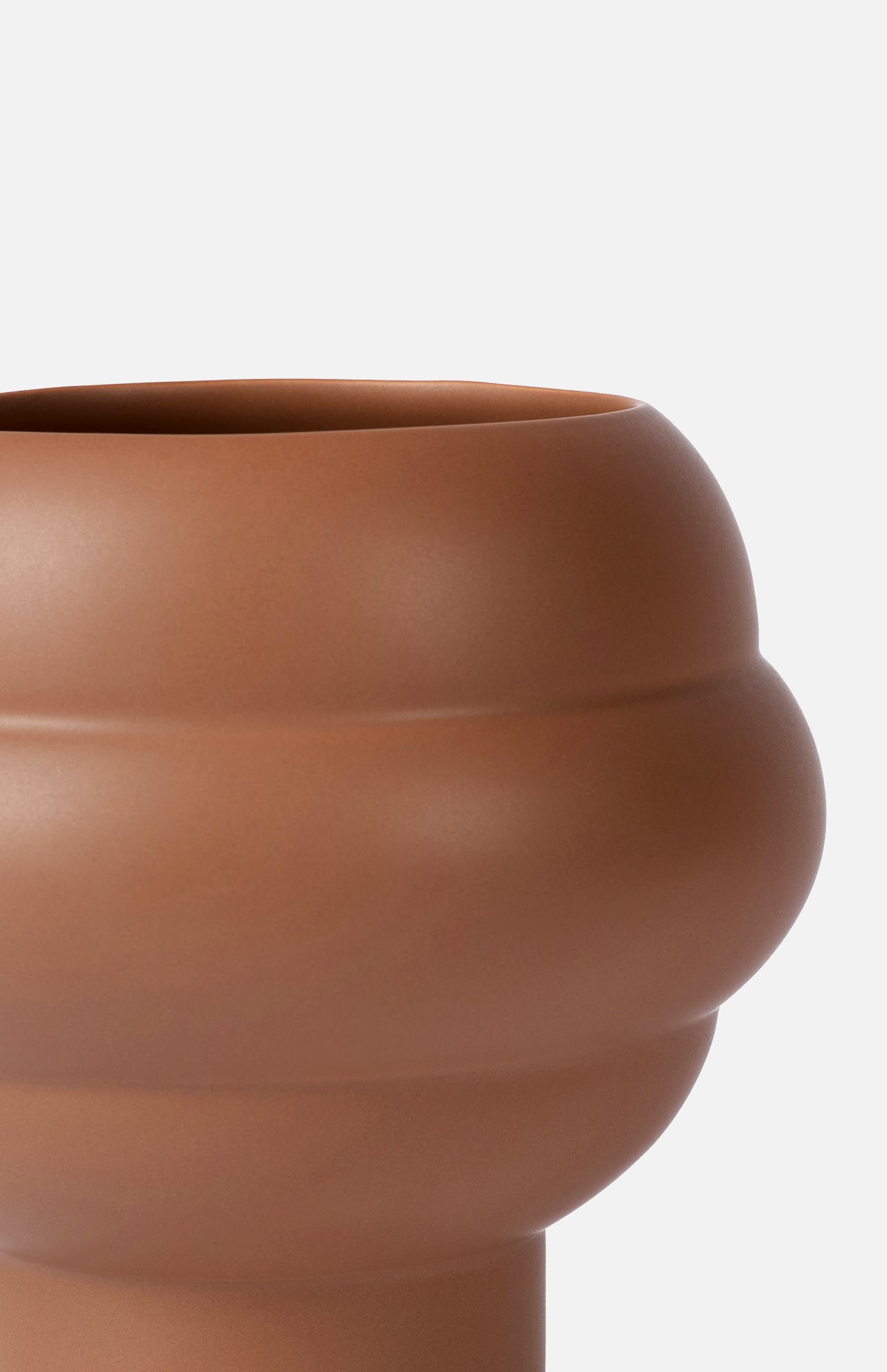 A close-up of THE CONRAN SHOP's Tree Vase Cocao, a modern brown earthenware vase with a smooth, rounded curvy silhouette, set against a plain white background.