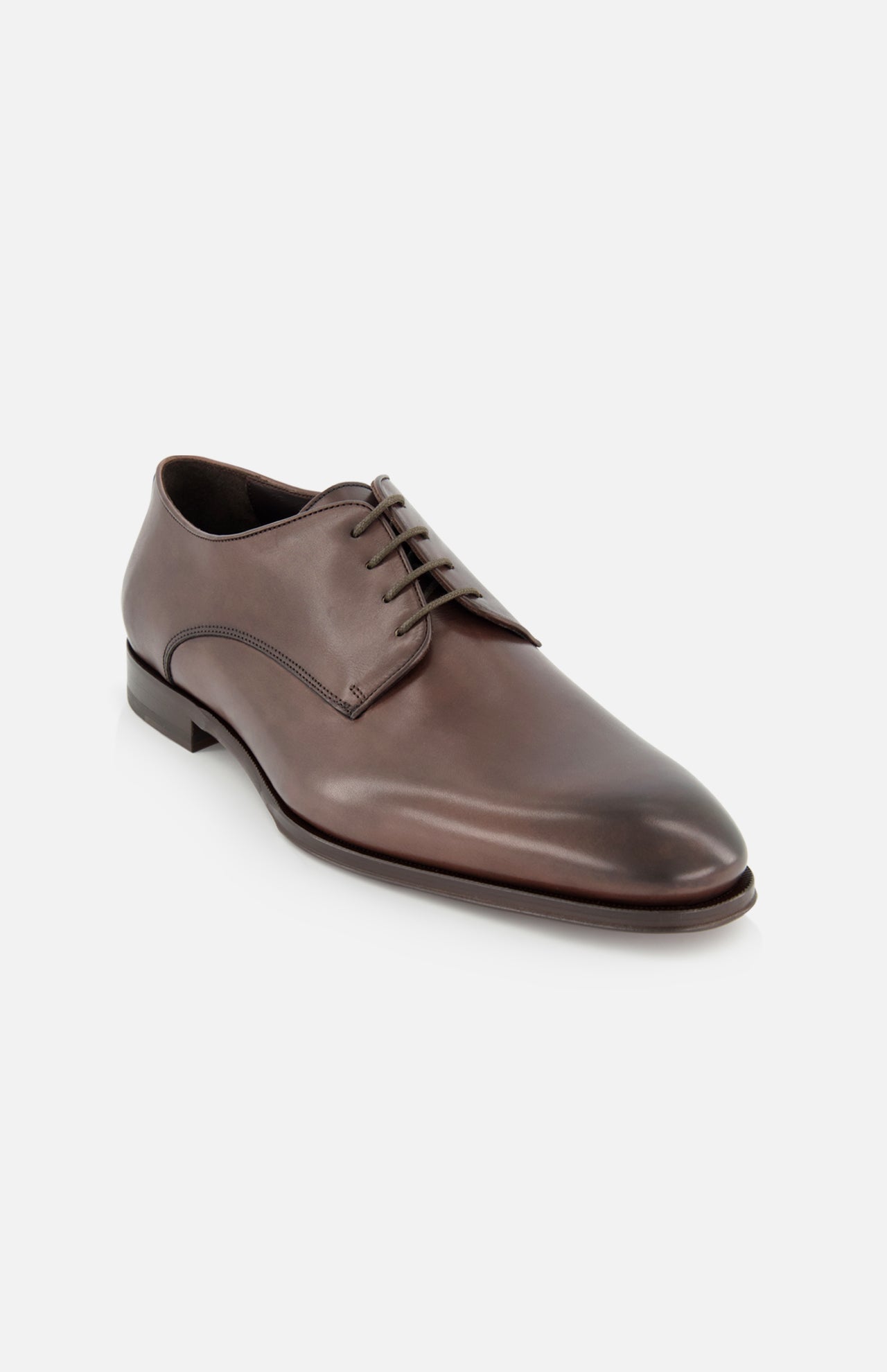 The TO BOOT Blakeley Leather Derby Oxford is a single brown leather lace-up shoe with a closed lacing system, low heel, and slightly pointed toe, made in Italy and shown on a white background.