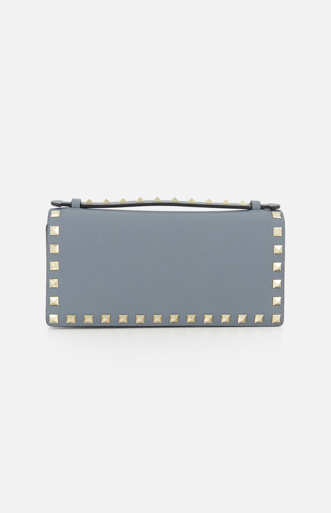 The VALENTINO GARAVANI Rockstud Wallet with Chain Strap is a rectangular light gray party purse, featuring gold pyramid studs outlining the edges, set against a plain white background.