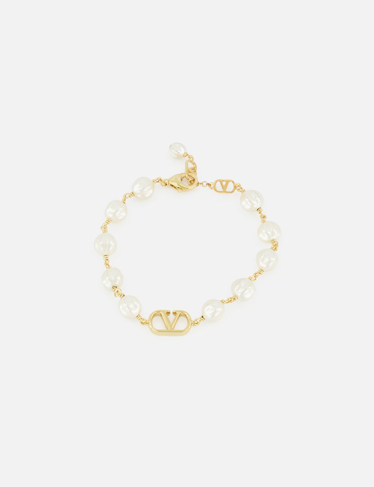 The VALENTINO GARAVANI VLogo Signature Pearl Bracelet features gold-tone links, alternating white pearls and glass beads, a central gold VLogo, and an adjustable clasp.