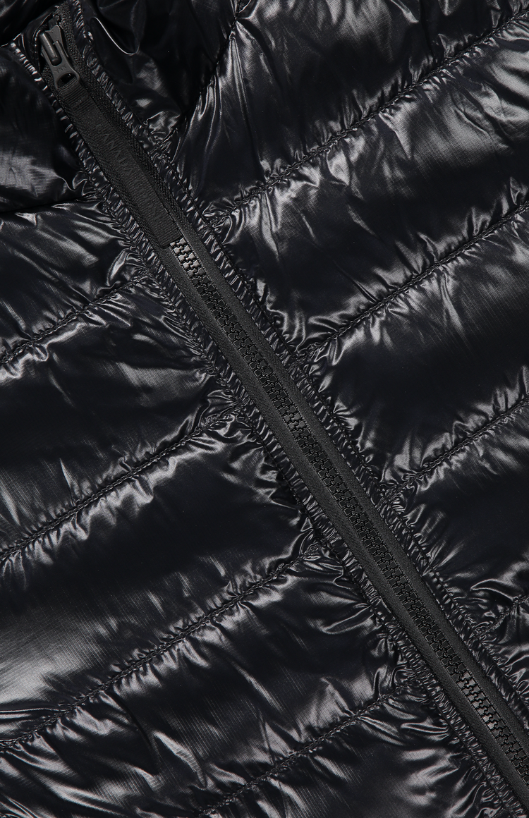 Crofton Black Disc Jacket Zipper Detail Image (6868655702131)