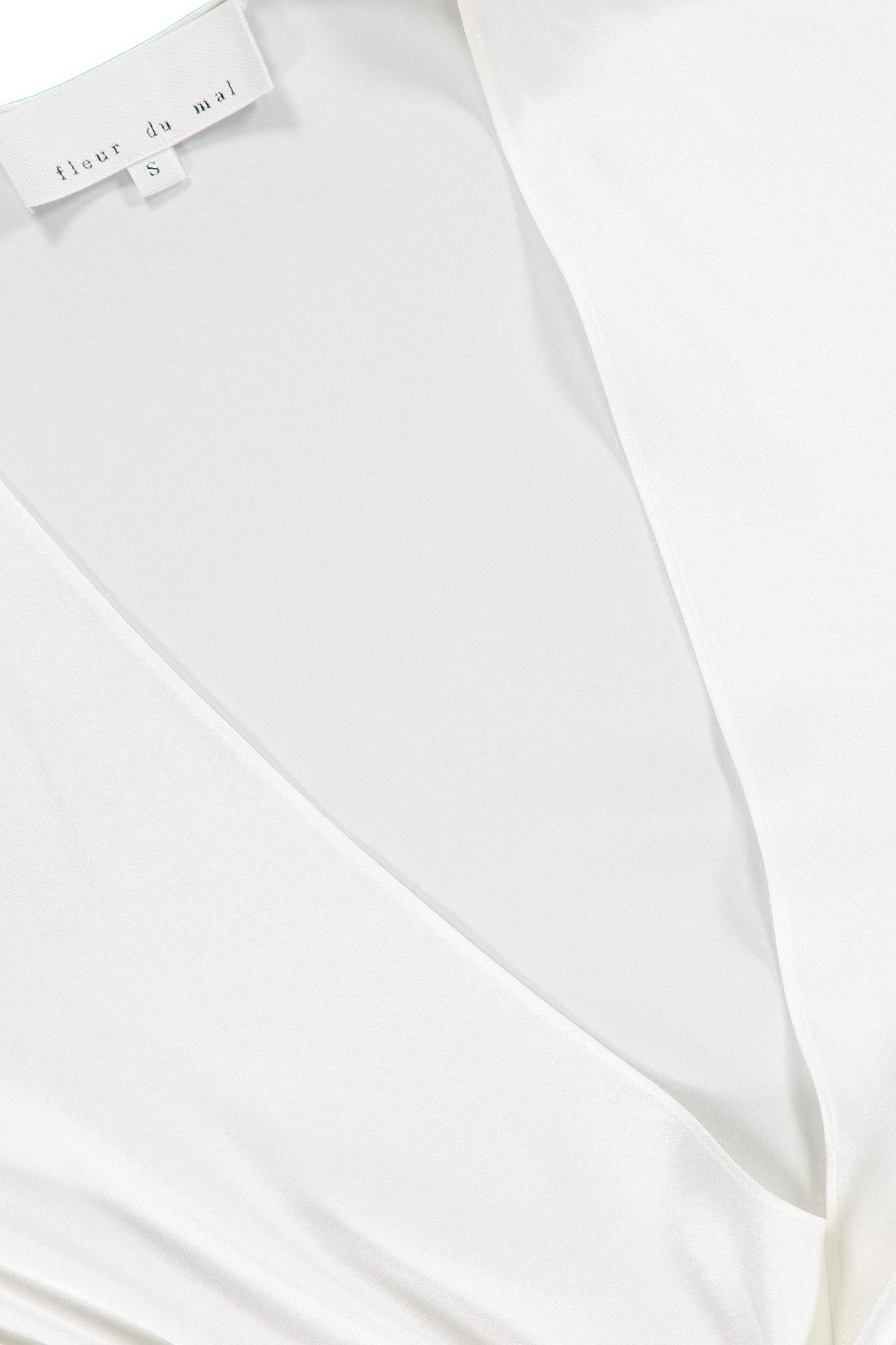 Fleur Du Mal Washable Silk Robe White Collar Detail Image (6555860893811)