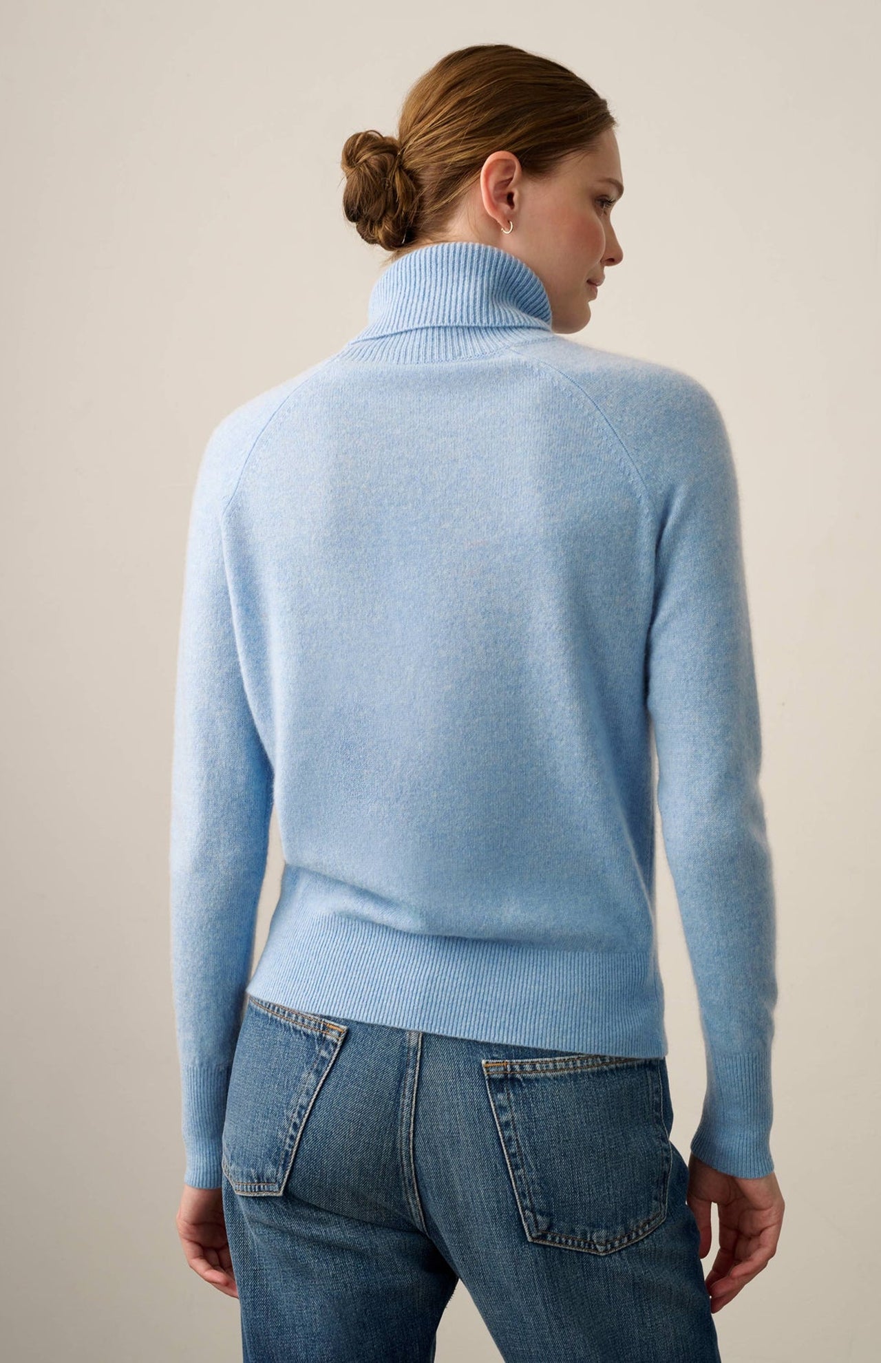 White And Warren Cashmere Essential Turtleneck Sweater Light Chambray Heather Back Model Image (6977567096947)